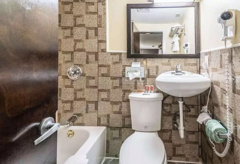 هتل Econo Lodge Rutland City Near Hwy 7