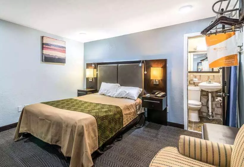 هتل Econo Lodge Rutland City Near Hwy 7