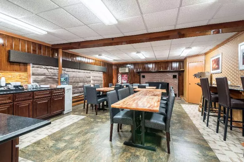 هتل Econo Lodge Rutland City Near Hwy 7