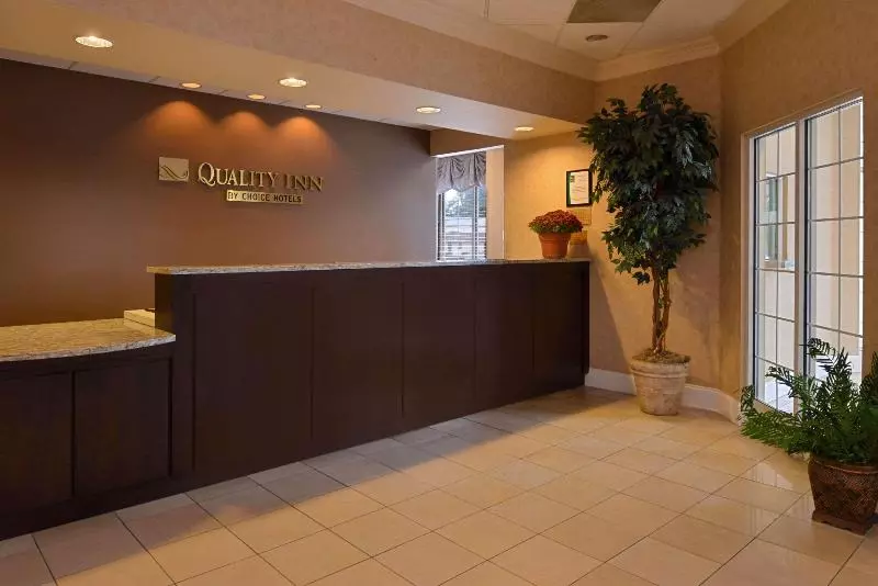 モーテル Quality Inn Dutch Inn