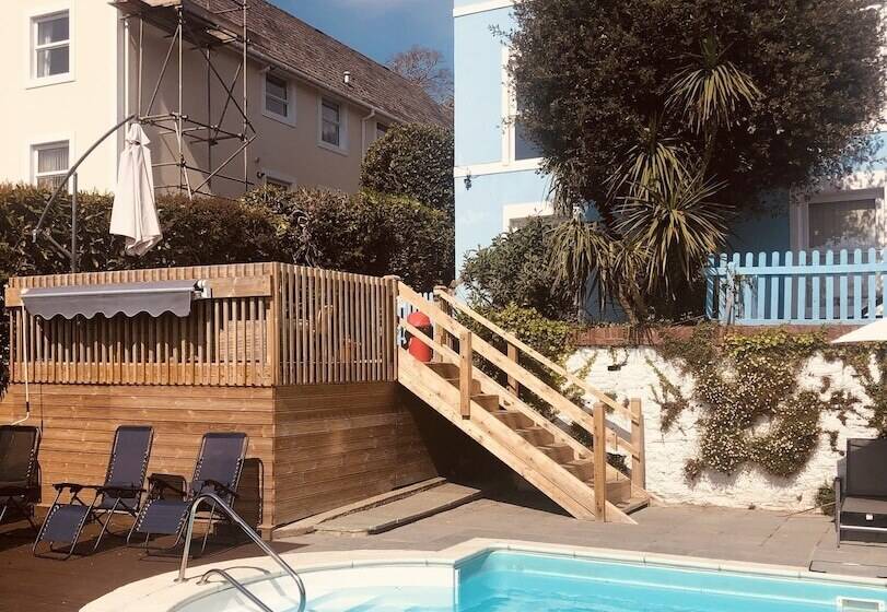 تختخواب و صبحانه The Purple Tree Guest House