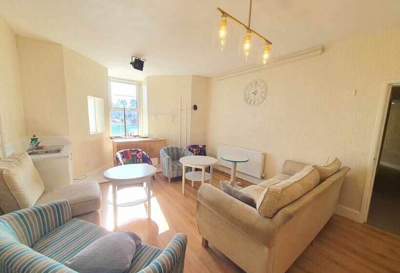 تختخواب و صبحانه The Purple Tree Guest House