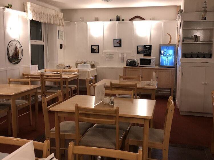 تختخواب و صبحانه The Purple Tree Guest House