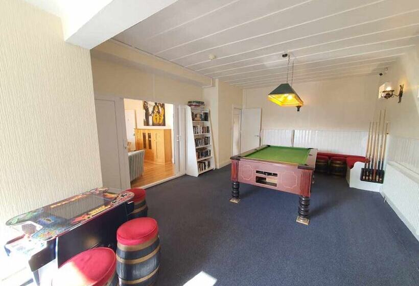 تختخواب و صبحانه The Purple Tree Guest House