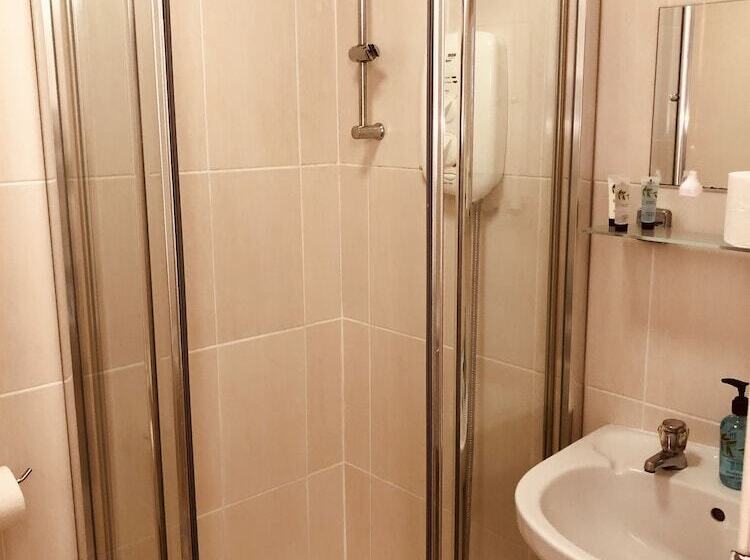 تختخواب و صبحانه The Purple Tree Guest House