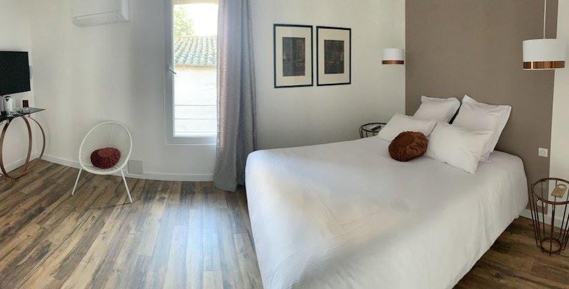 ホテル Hôtel Restaurant O Banel