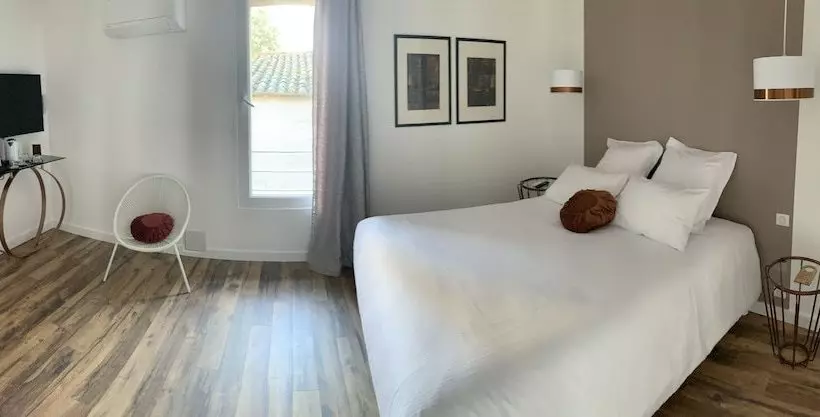 ホテル Hôtel Restaurant O Banel