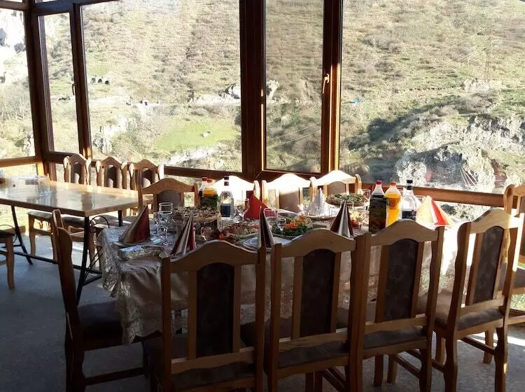 Kirch Hotel & Restaurant