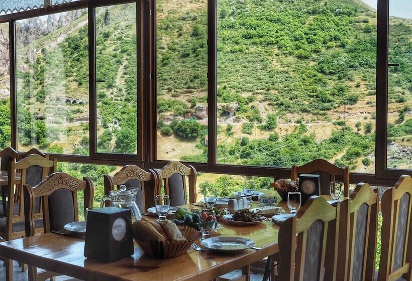 Kirch Hotel & Restaurant