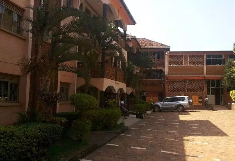 هتل Romu Garden