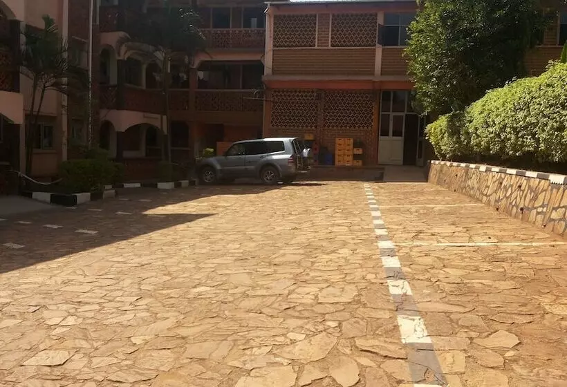 هتل Romu Garden