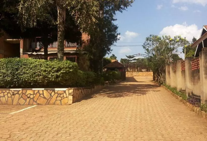 هتل Romu Garden