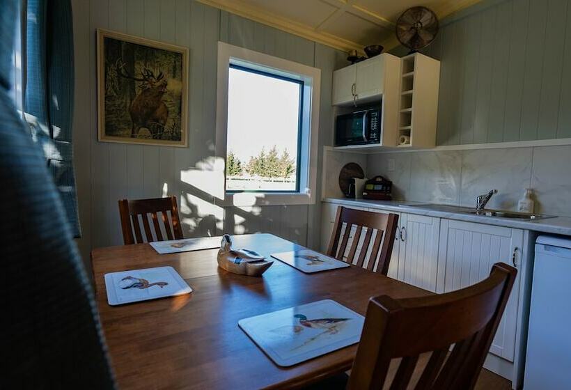 צימר The Jolly Poacher Retreat