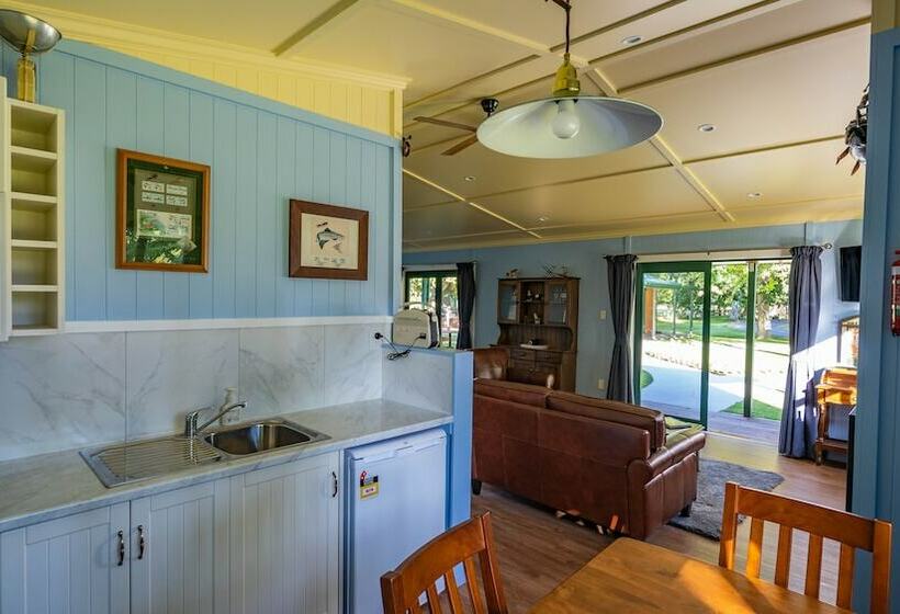 צימר The Jolly Poacher Retreat