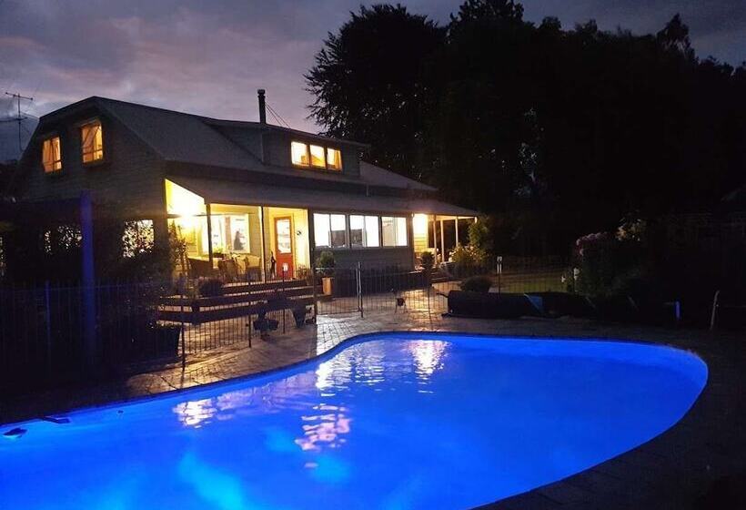 צימר The Jolly Poacher Retreat