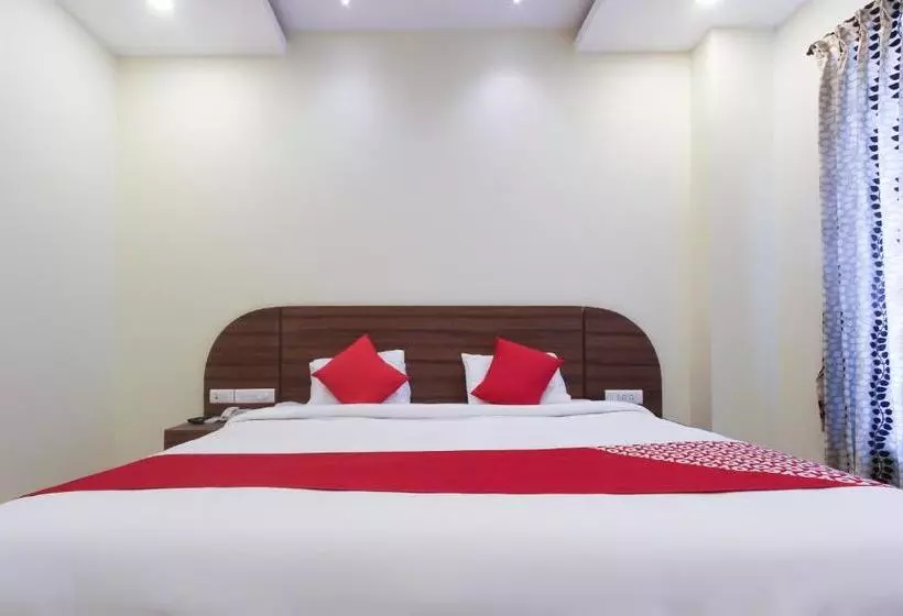 ホテル Oyo 63300  Rasi Residency