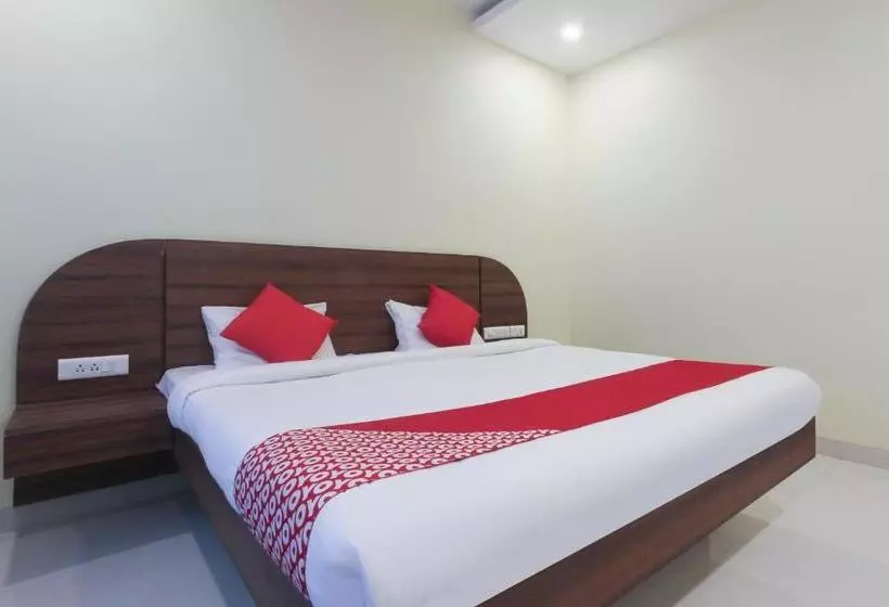 ホテル Oyo 63300  Rasi Residency