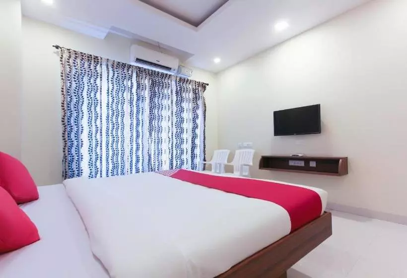 ホテル Oyo 63300  Rasi Residency