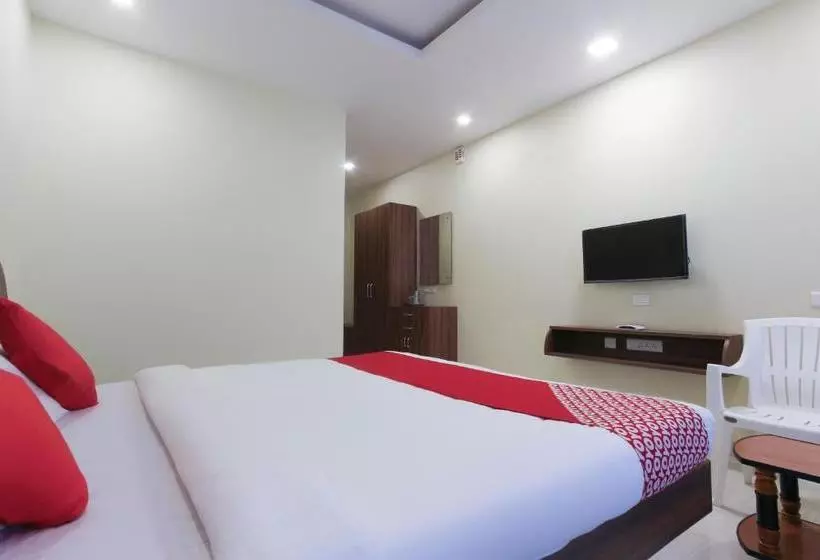 ホテル Oyo 63300  Rasi Residency