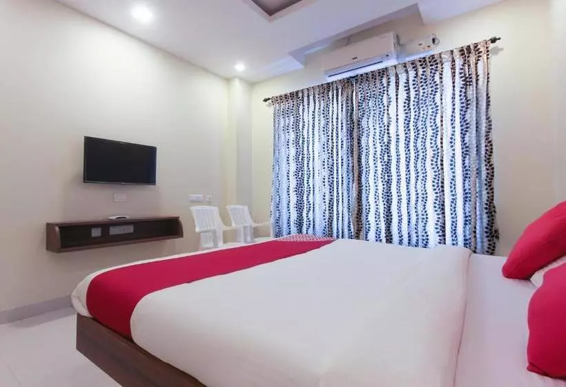 ホテル Oyo 63300  Rasi Residency