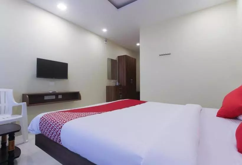 ホテル Oyo 63300  Rasi Residency