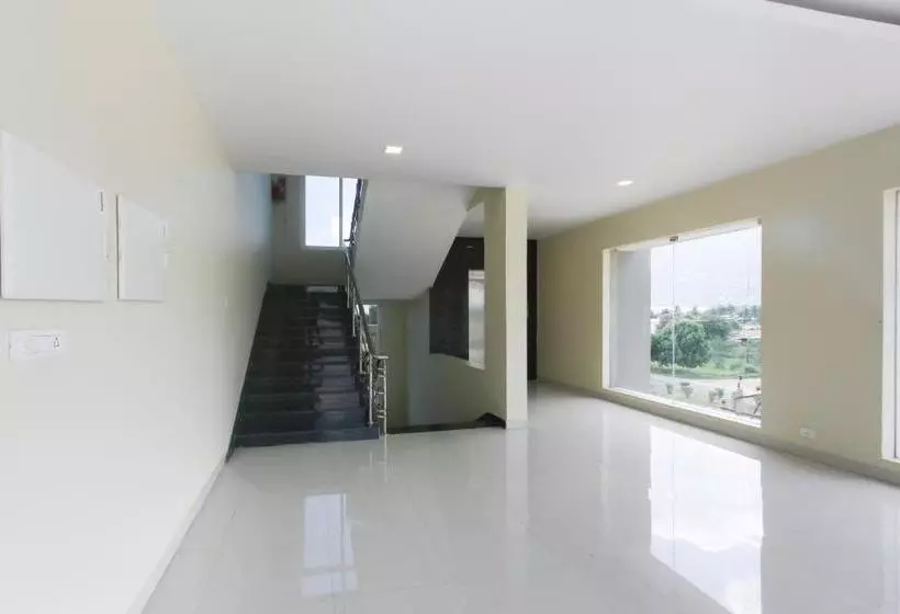 ホテル Oyo 63300  Rasi Residency