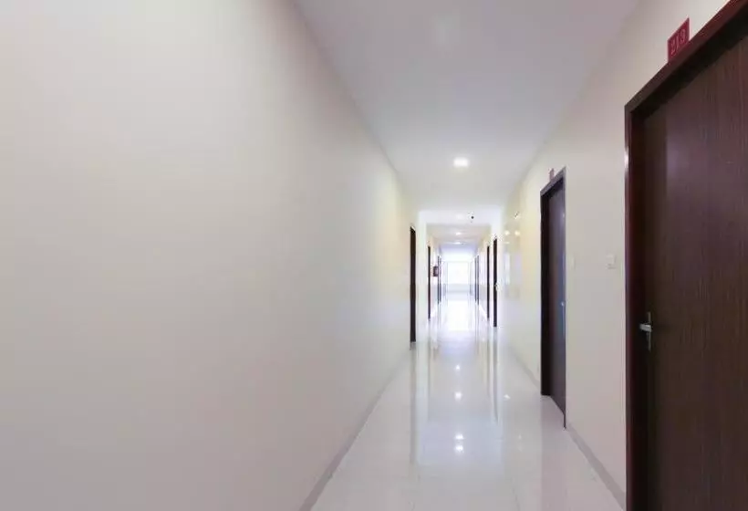 ホテル Oyo 63300  Rasi Residency