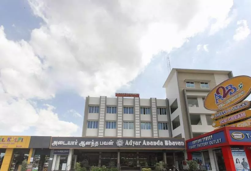 ホテル Oyo 63300  Rasi Residency