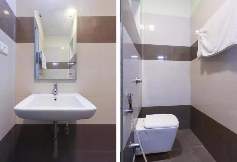 ホテル Oyo 63300  Rasi Residency