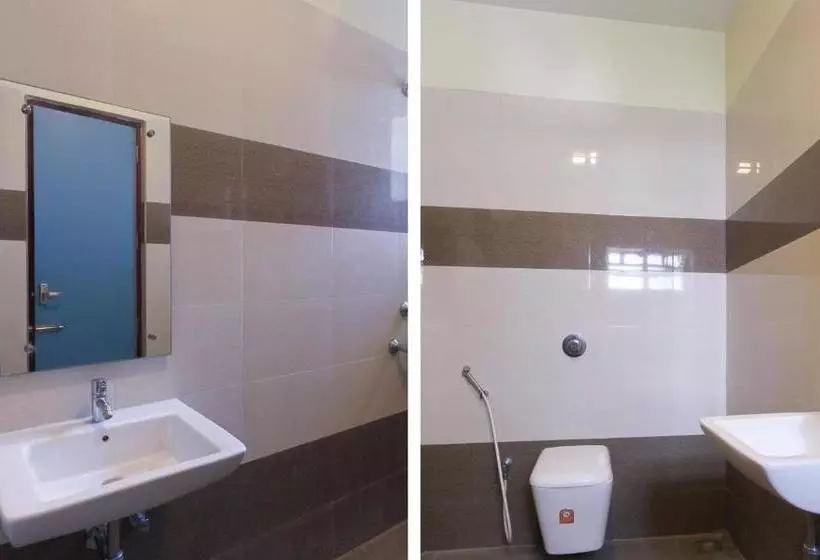 ホテル Oyo 63300  Rasi Residency