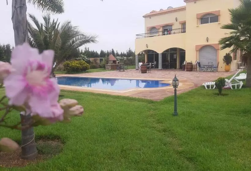 Riad Tanjil