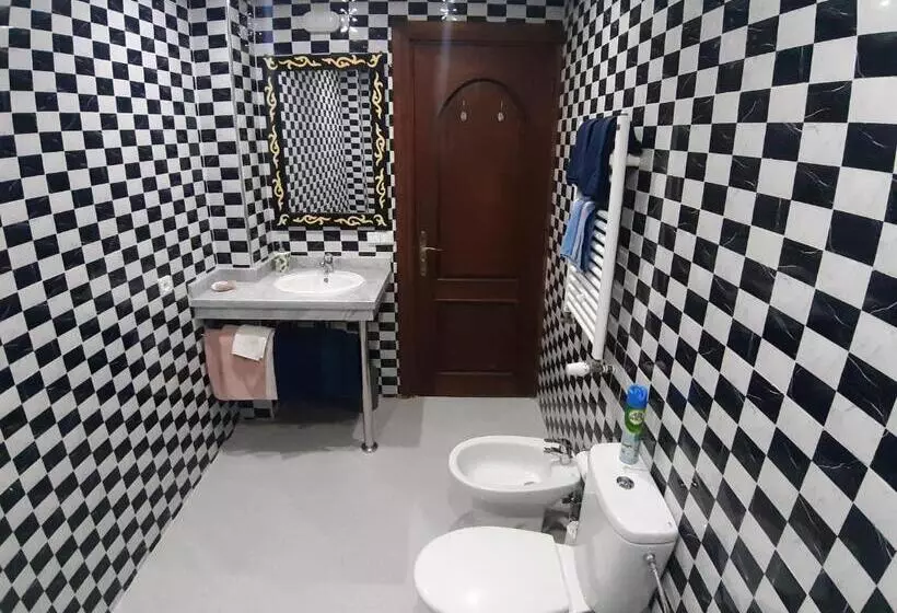 Riad Tanjil