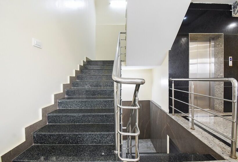 ホテル Spot On 62496 Srigandha Party Hall