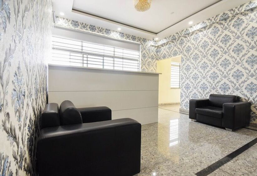 ホテル Spot On 62496 Srigandha Party Hall