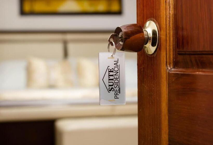 هتل La Casa Blanca