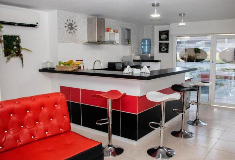 هتل La Casa Blanca