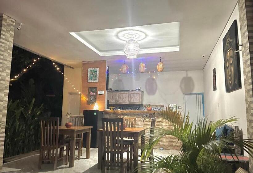 بنسيون Arjuna Uluwatu Guest House