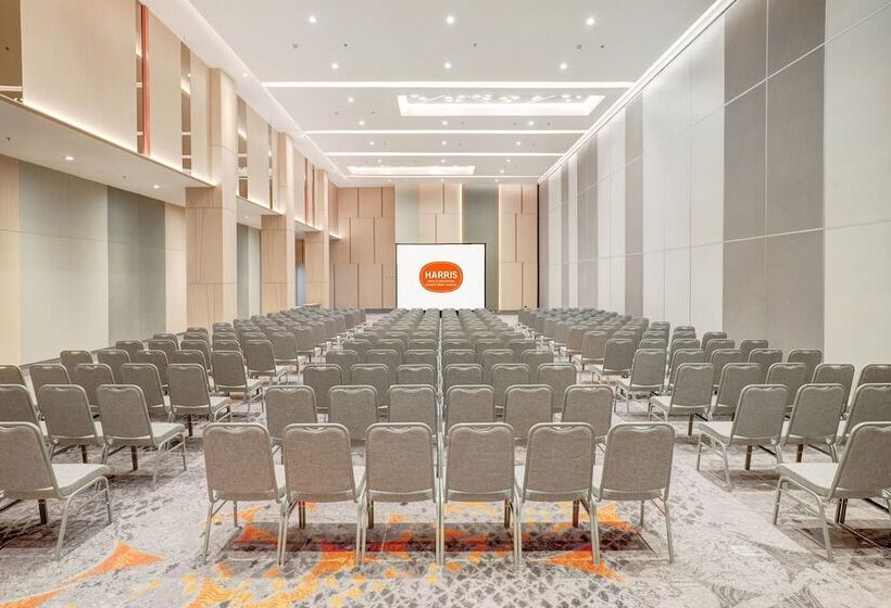 Harris Hotel & Conventions Bundaran Satelit Surabaya