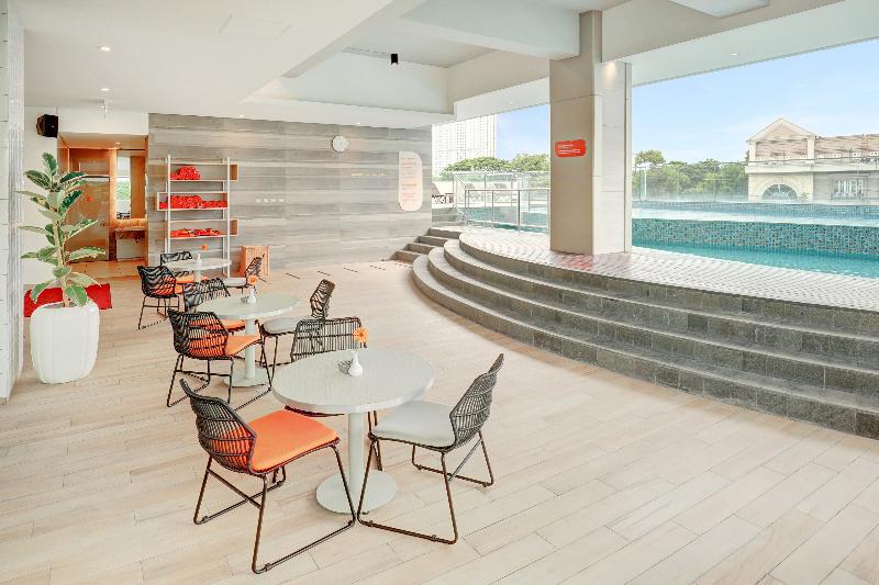 Harris Hotel & Conventions Bundaran Satelit Surabaya