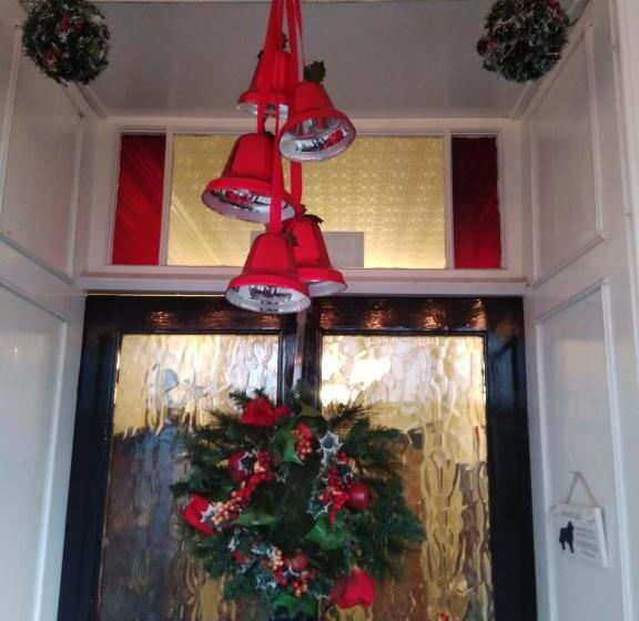 Llanwrtyd Hall B&b Angelis Holistic Retreat