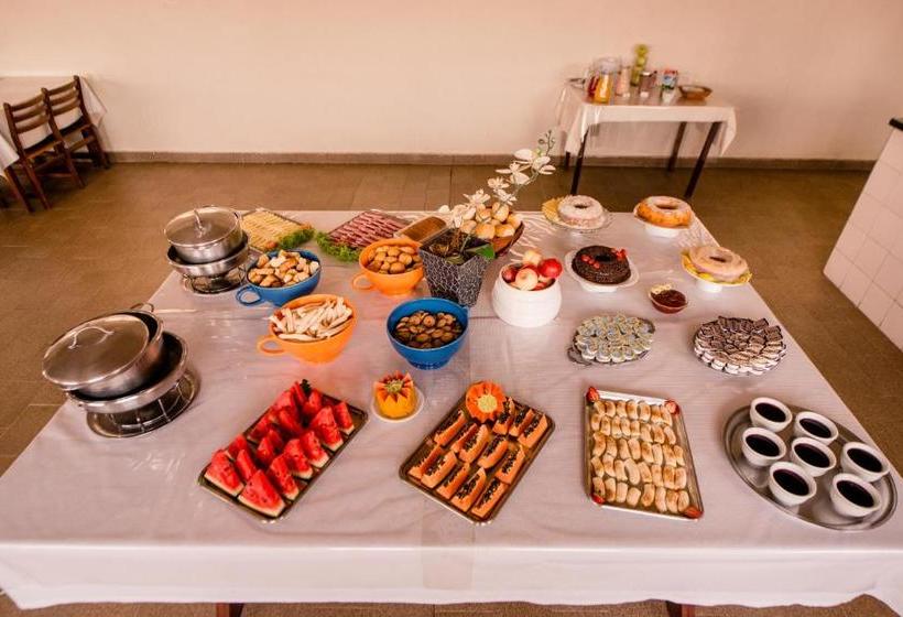 בית מלון כפרי Havana Economy