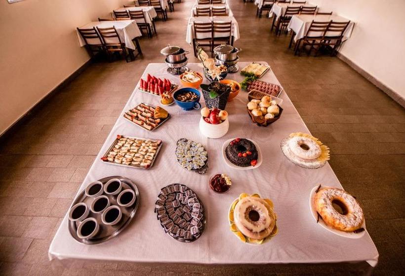 בית מלון כפרי Havana Economy