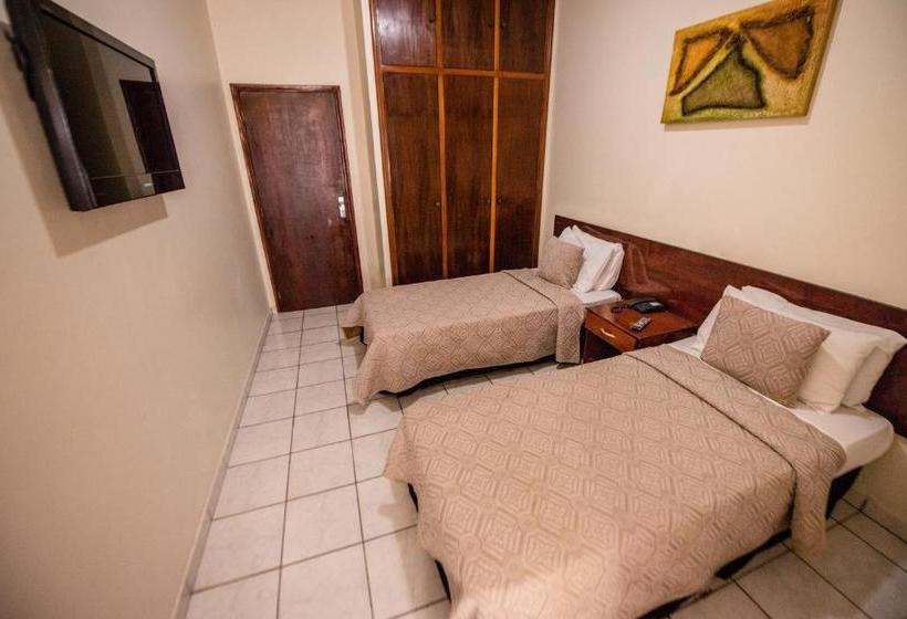 בית מלון כפרי Havana Economy