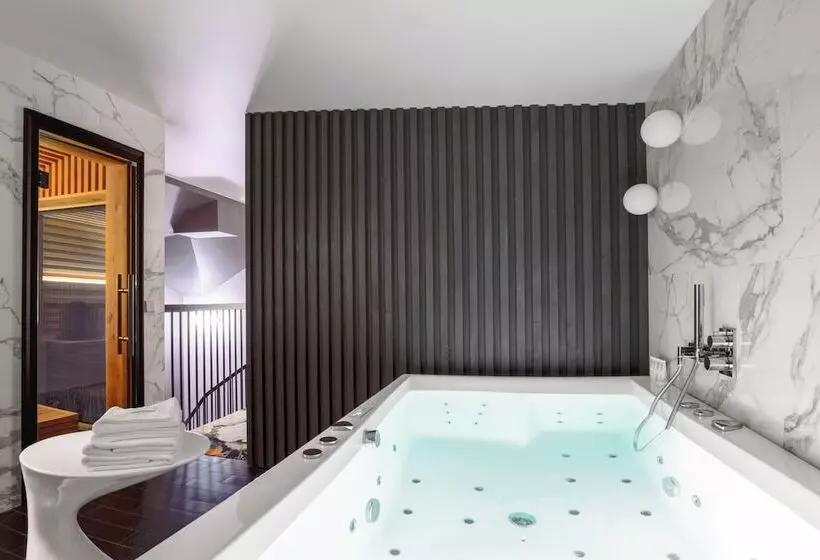 Amsterdam Plaza Hotel & Spa