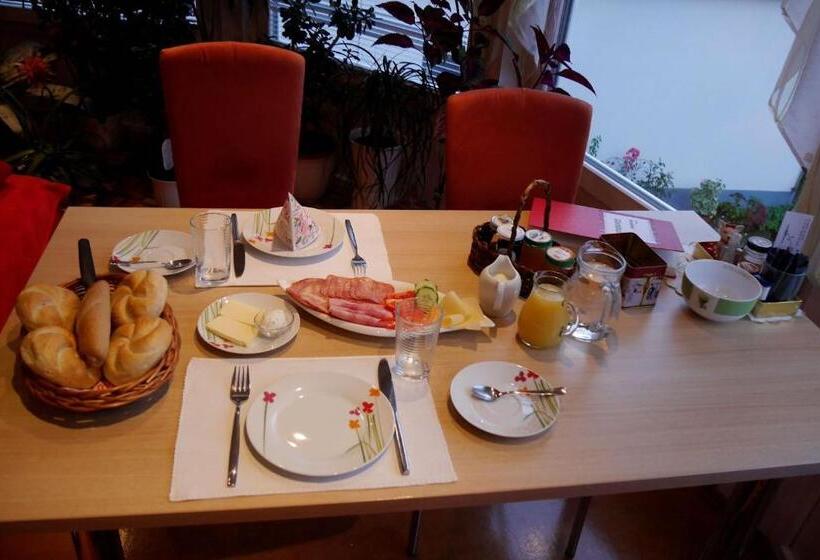 Пансион Gertis Blumenhof Privatzimmer, Ferienwohnung