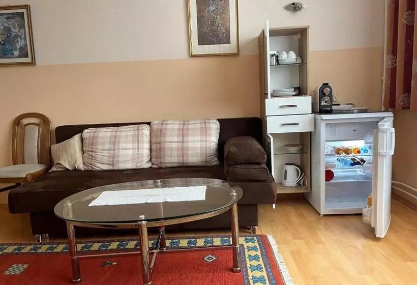 Majatalo Gertis Blumenhof Privatzimmer, Ferienwohnung