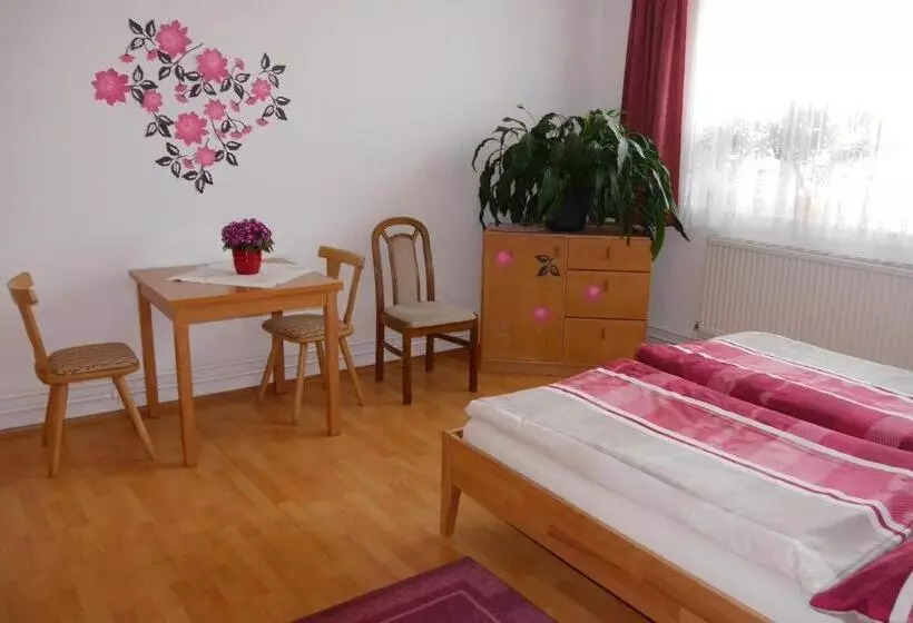Majatalo Gertis Blumenhof Privatzimmer, Ferienwohnung