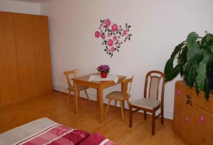 Majatalo Gertis Blumenhof Privatzimmer, Ferienwohnung