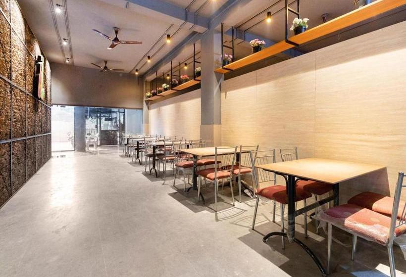 ホテル Capital O 41866  Metro Palace