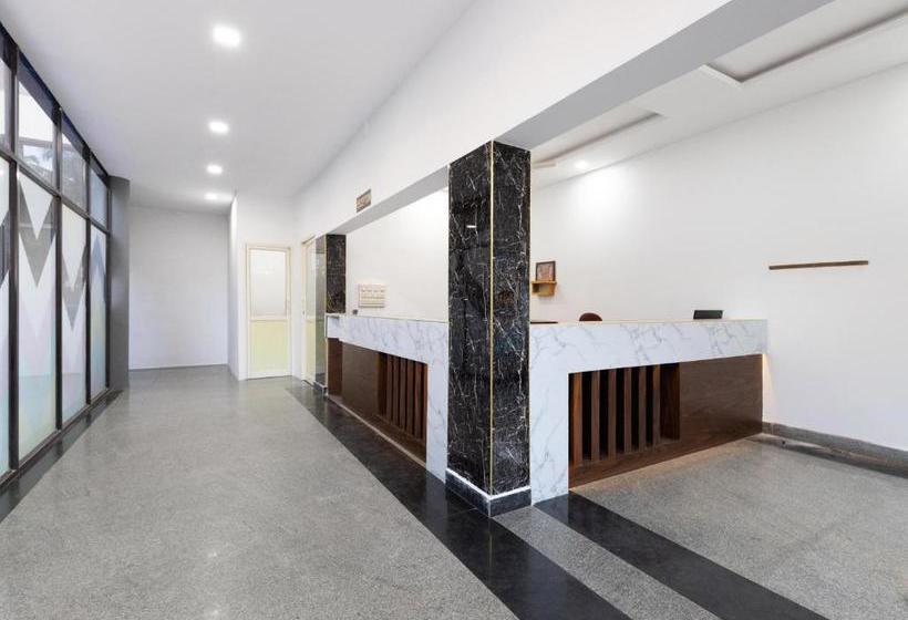 ホテル Capital O 41866  Metro Palace